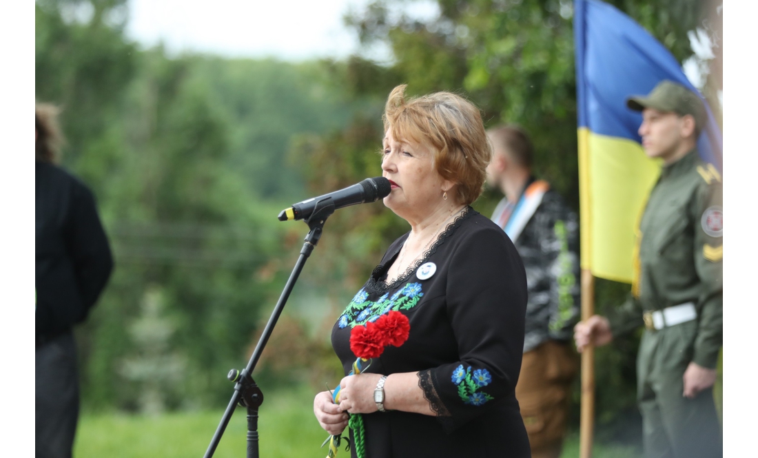 "Це місце для нас – святе": у Чернігові відкрили меморіальний знак на честь Героїв, загиблих у російсько-українській війні