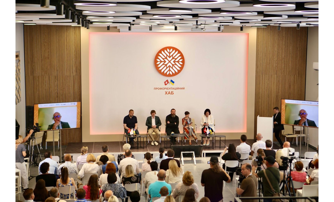 Рекордні кошти на автобуси й укриття, реформа харчування: освітня галузь Чернігівщини у 2025