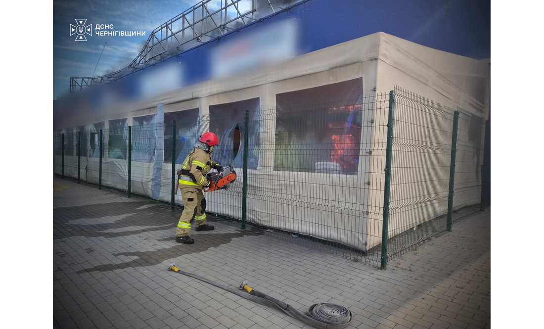 Є постраждалі: рятувальники показали наслідки удару по Епіцентру в Прилуках