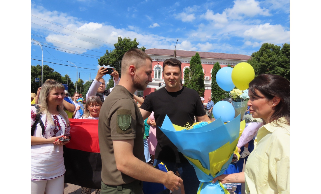 Після полону додому повернувся 23-річний захисник - зустрічали з короваєм