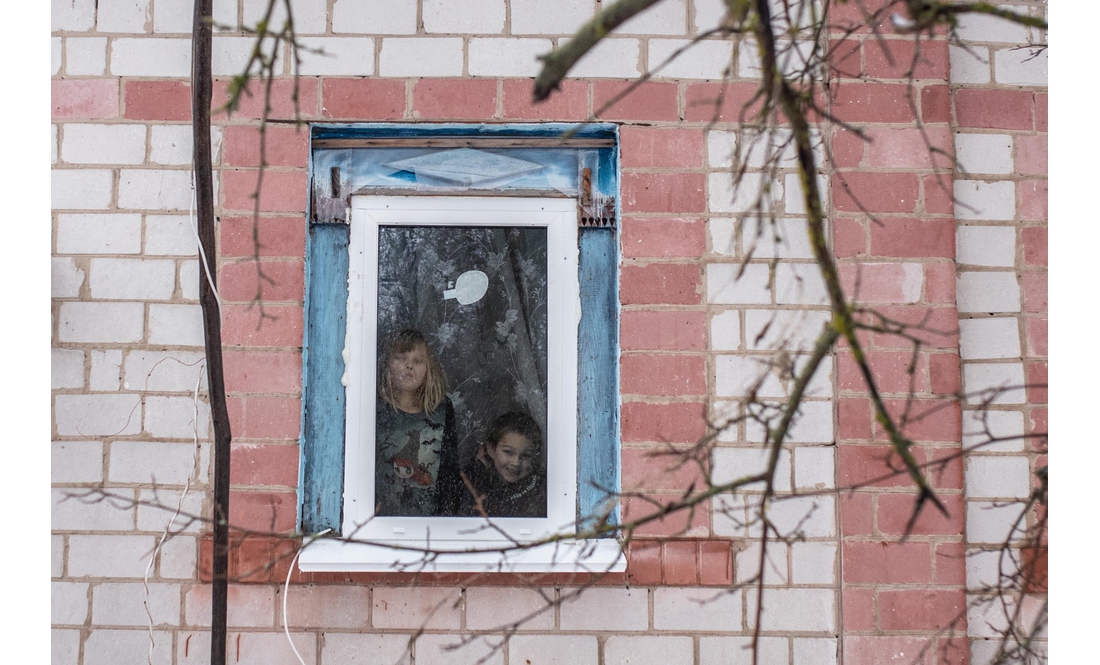 Переселенцям допомогли із дровами і дали грошей на поросят