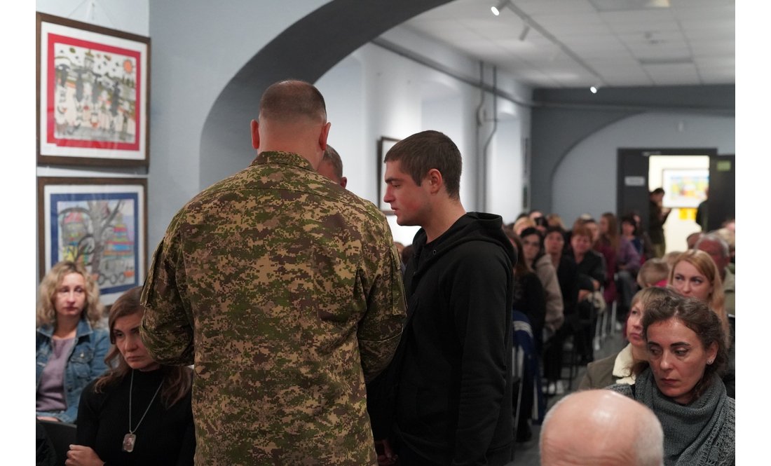 «Їхній голос більше не чути»: 54 родини з Чернігівщини отримали нагороди загиблих захисників