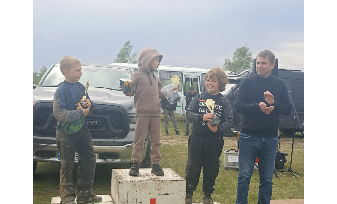 На змаганні позашляховиків зібрали кругленьку суму для ЗСУ