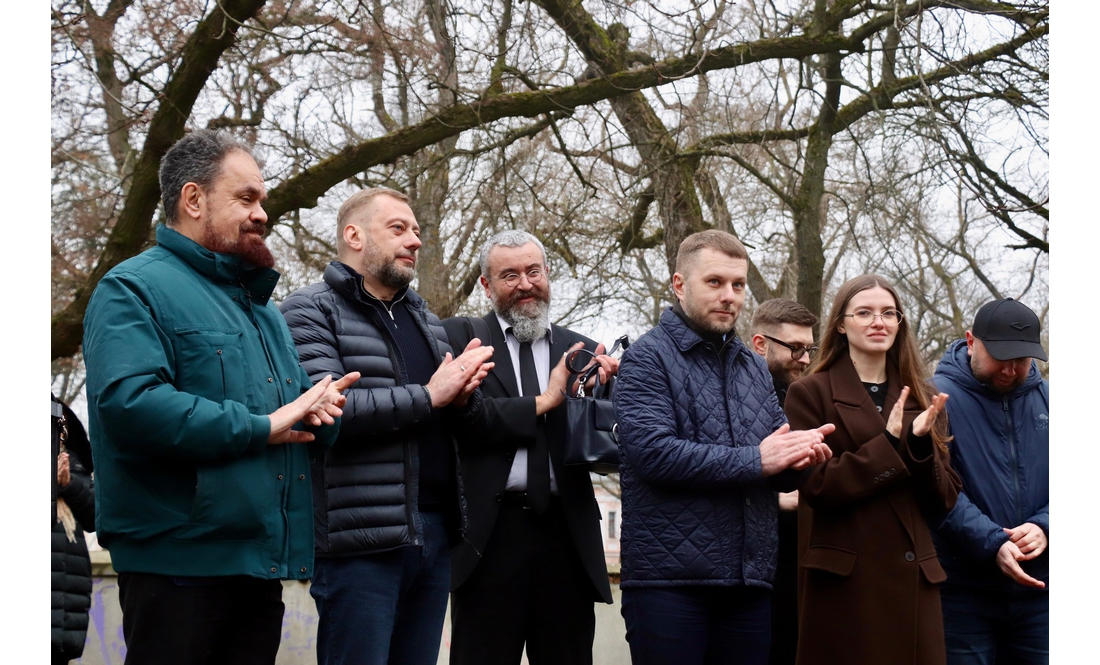 Три громади Чернігівщини отримали фургони від Франції