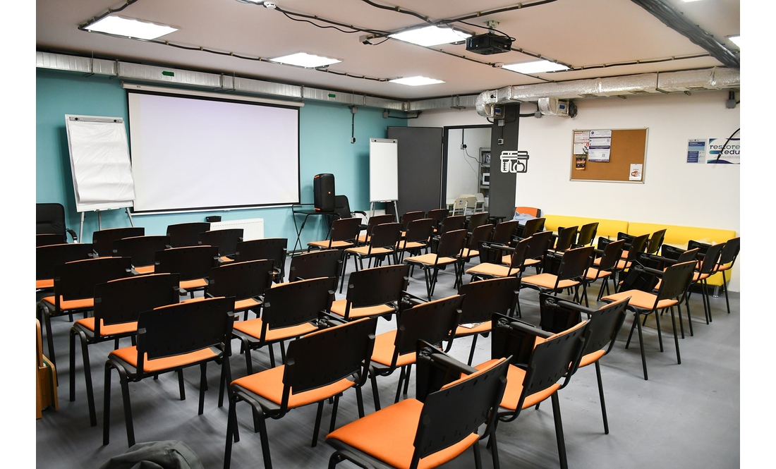 Після канікул діти навчаються офлайн. У гімназії - нове укриття за 19 мільйонів