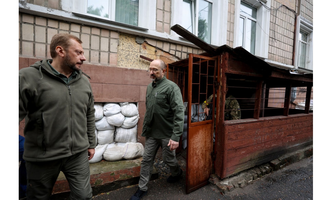 Прем'єр-міністру показали укриття в обласному педагогічному ліцеї у Чернігові