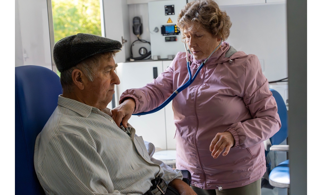 Лікарі приїхали в село — пацієнти схвалюють таку ініціативу