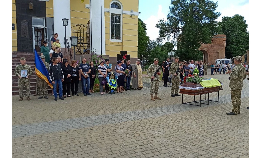 На Чернігівщині поховали воїнів, які загинули у Донецькій та Кіровоградській областях