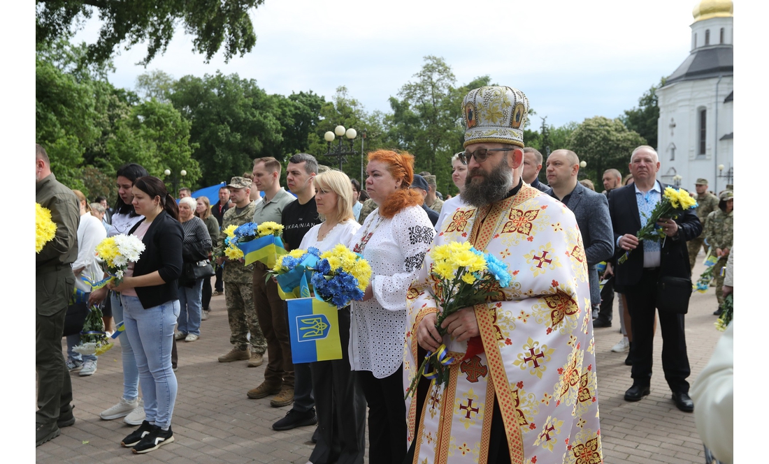 "Це місце для нас – святе": у Чернігові відкрили меморіальний знак на честь Героїв, загиблих у російсько-українській війні