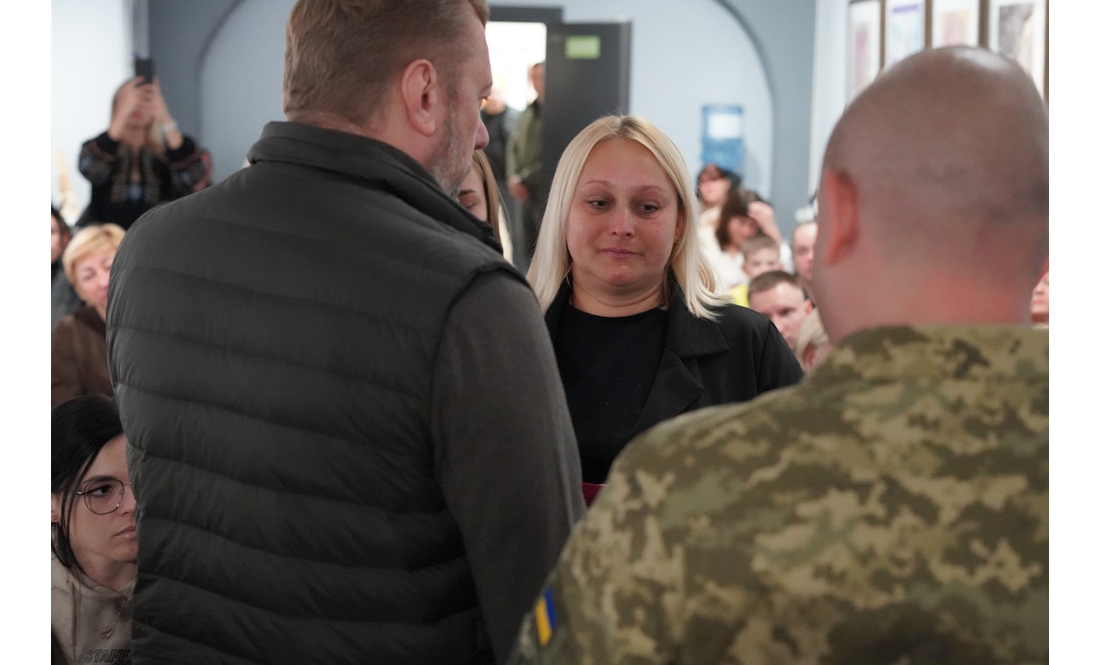 «Їхній голос більше не чути»: 54 родини з Чернігівщини отримали нагороди загиблих захисників