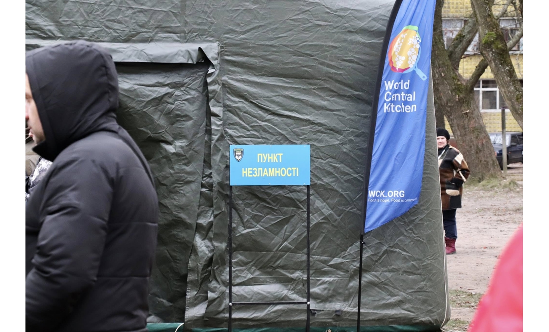 "Люди були вдома": яка ситуація на місці влучання ворожого БпЛА в 5-поверхівку в Чернігові