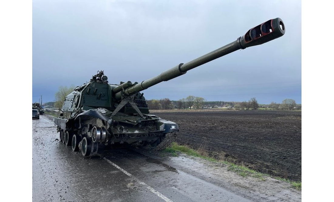 На дорогах Чернігівщини повно решток знищеної російської техніки