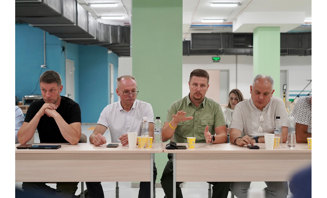 Міністр Безгін на Чернігівщині: про що говорив з прикордонними громадами та хто підписав стяг