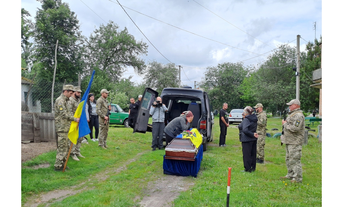 У громаді попрощалися одразу з двома захисниками - загинули на Сумщині