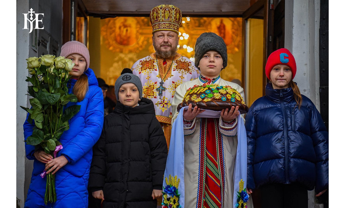 Митрополит Епіфаній помолився в Ніжинському храмі та відвідав волонтерів