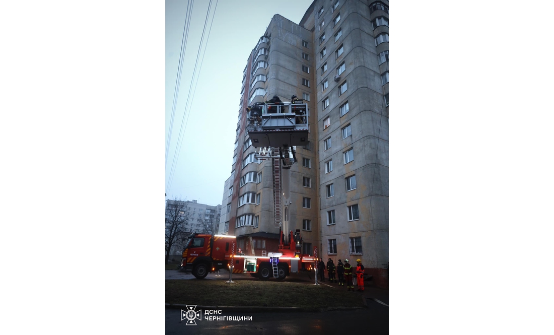 У Чернігові рятувальники випробовували підіймач-велетень