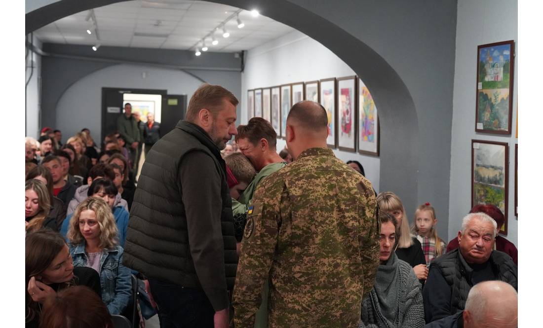«Їхній голос більше не чути»: 54 родини з Чернігівщини отримали нагороди загиблих захисників