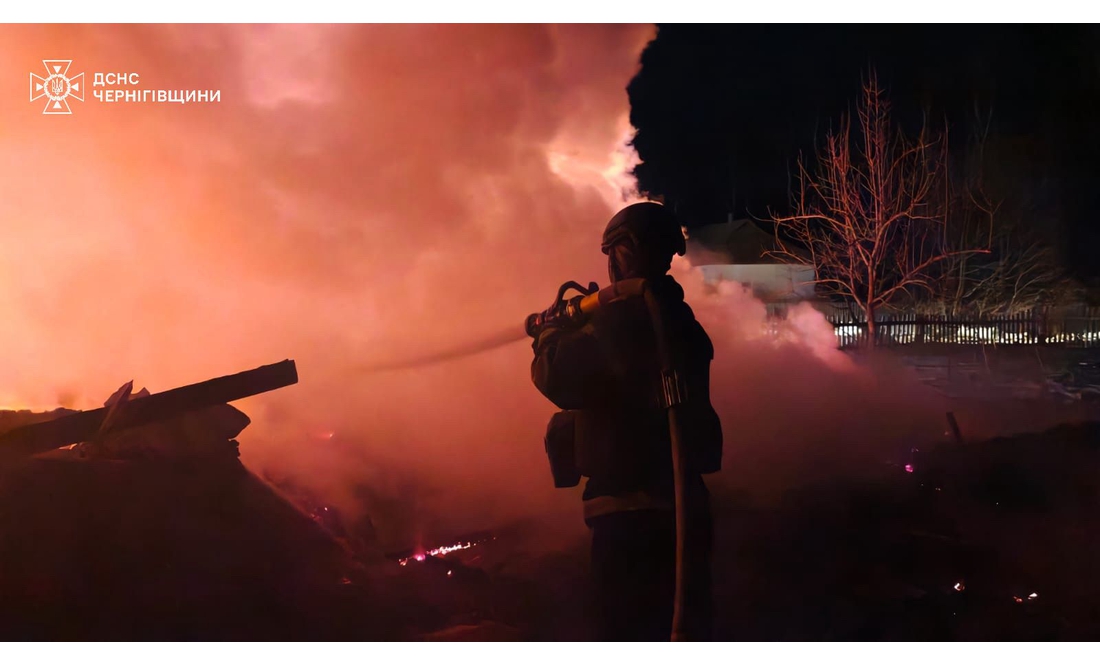 Масштабна пожежа: російські дрони ударили по Чернігівщині. ФОТО