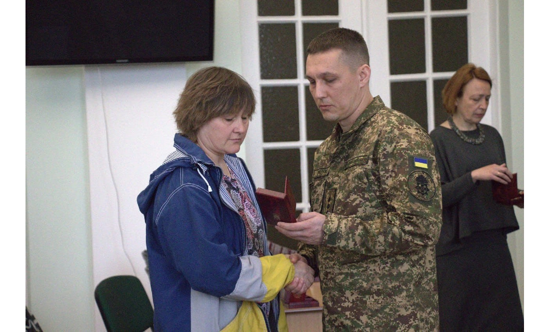 У Чернігівській ОВА передали нагороди родинам загиблих бійців