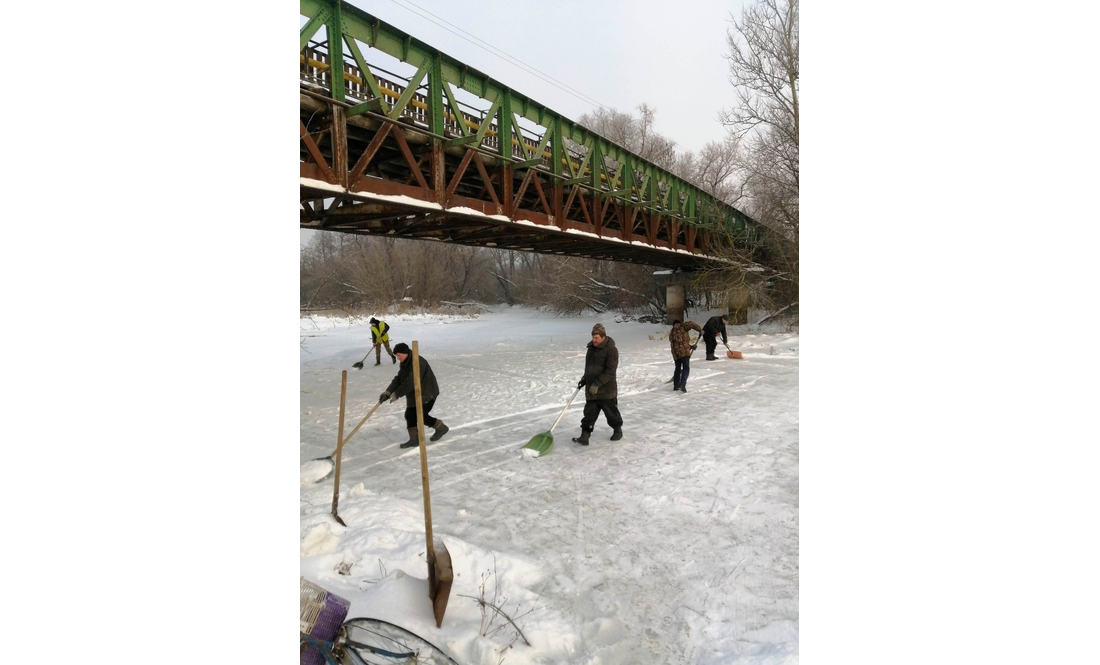 У селищі на Чернігівщині облаштували ковзанку