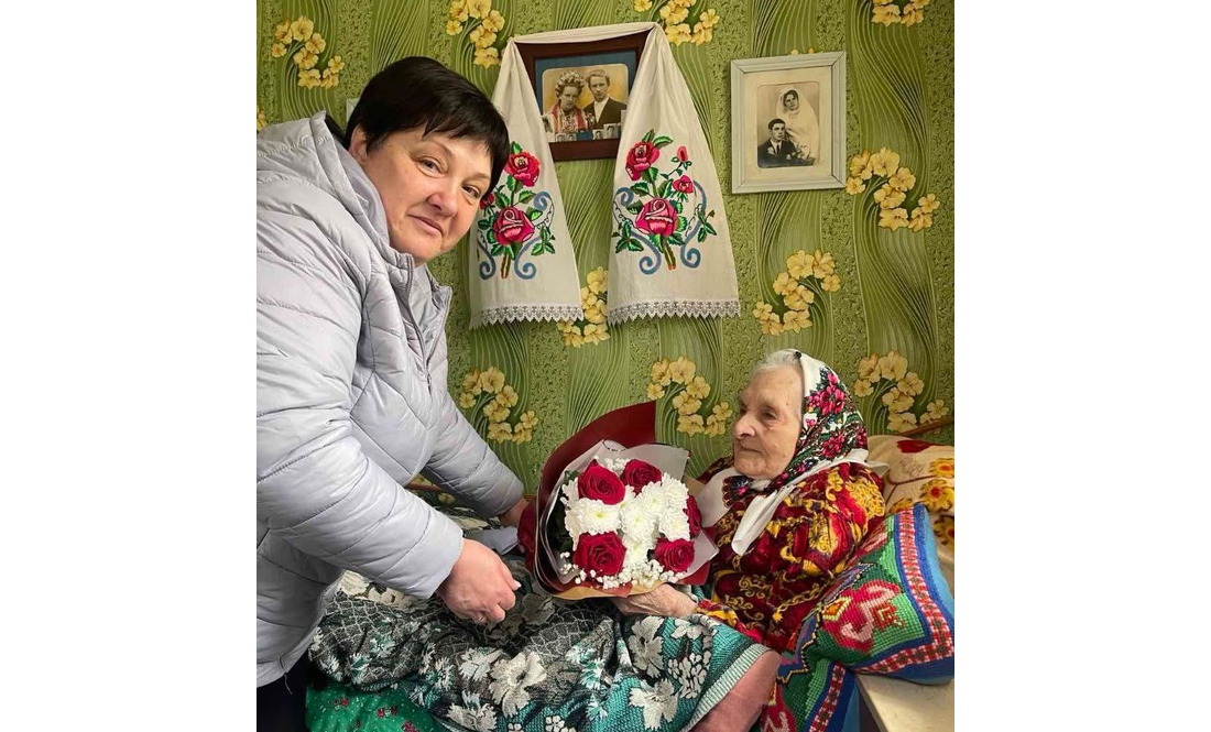 Жінці з Чернігівщини виповнилося 100 років. Її скарб - 16 онуків і 28 правнуків