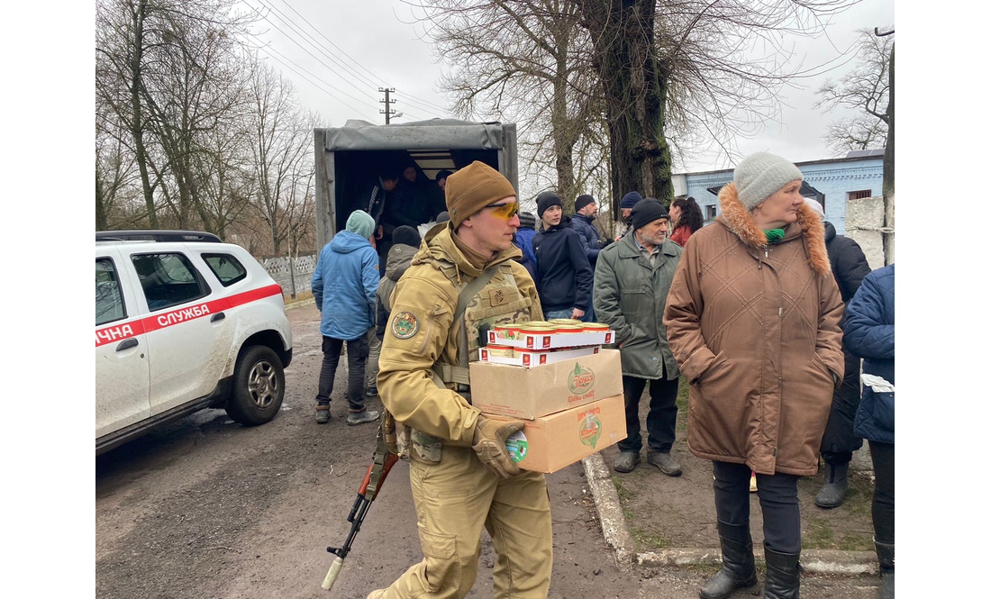 Після звільнення від росіян: у Шестовицю завезли першу гуманітарну допомогу та хліб