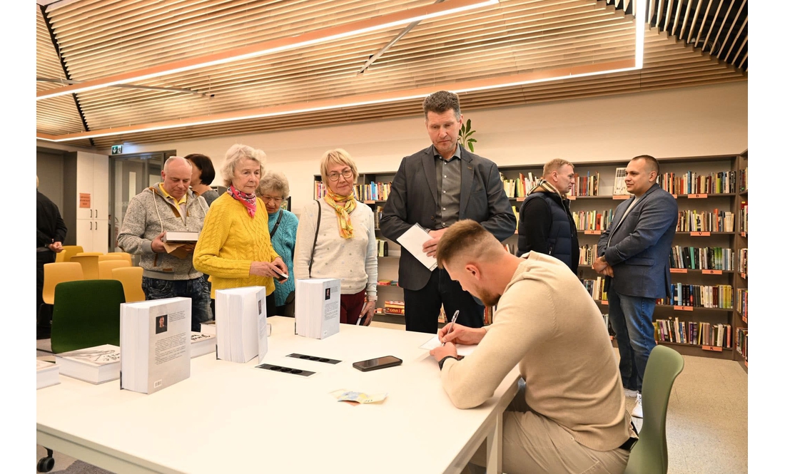 Чернігівський воїн, який пережив тортури в рф, випустив книгу в Латвії