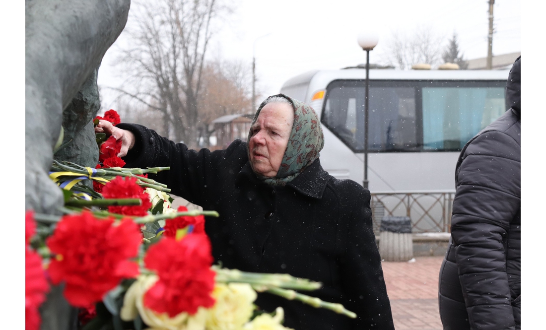 Німці приїхали у Чернігів і відвідали райцентр - вшанували пам'ять жертв Корюківської трагедії