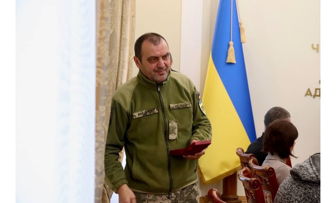 Державні нагороди військовим, медикам, освітянам і митцям: у Чернігові відзначили жителів області