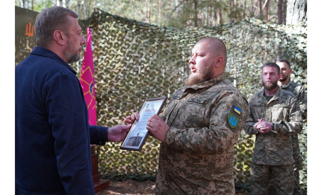 «Підсилили оборонців технікою»: Чаус зустрівся з бійцями 15-го армійського корпусу