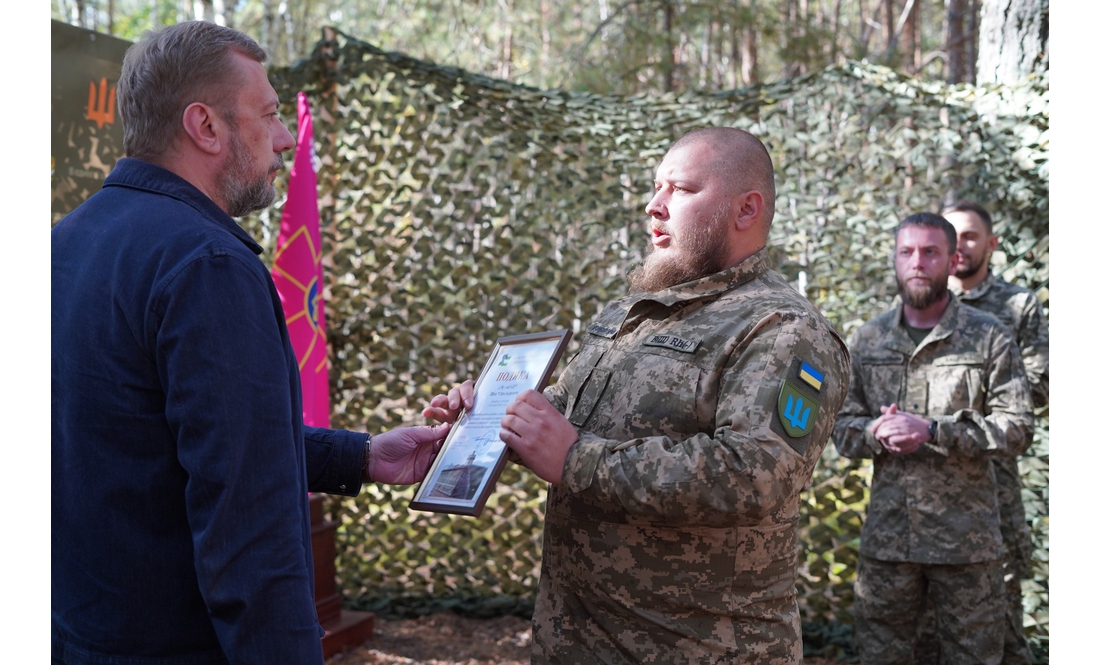 «Підсилили оборонців технікою»: Чаус зустрівся з бійцями 15-го армійського корпусу