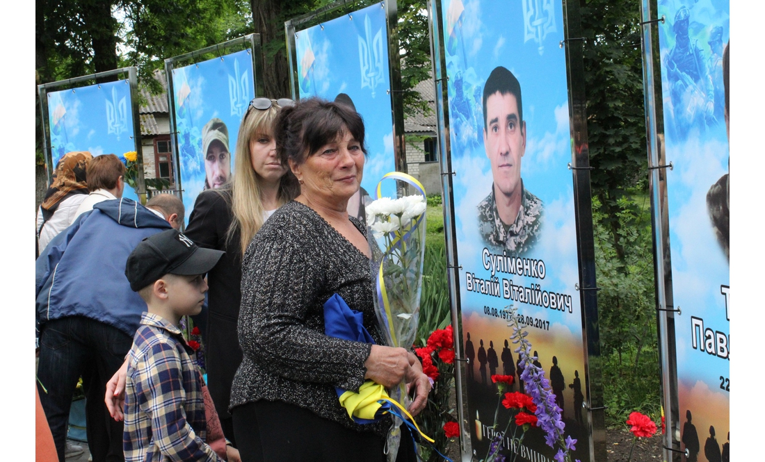 "У наших серцях - назавжди, любі наші сини": у селищі відкрили Алею Героїв