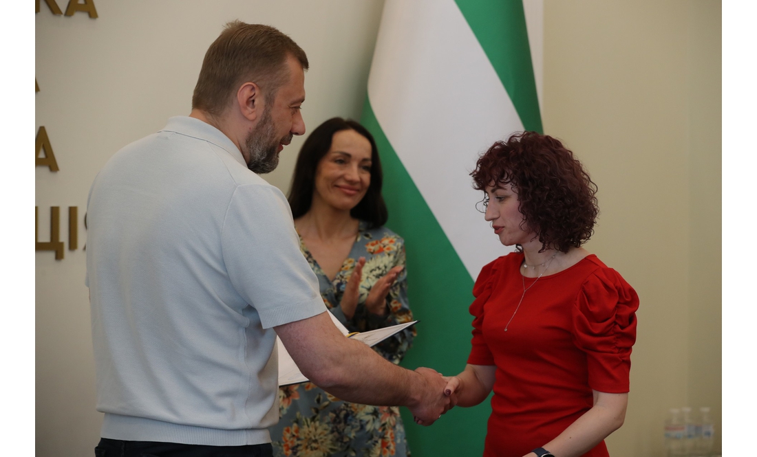 У Чернігові відзначили представників медіа: кого нагородили до свята