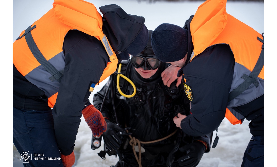 Рятувальники знайшли залишки безпілотника в річці на Чернігівщині