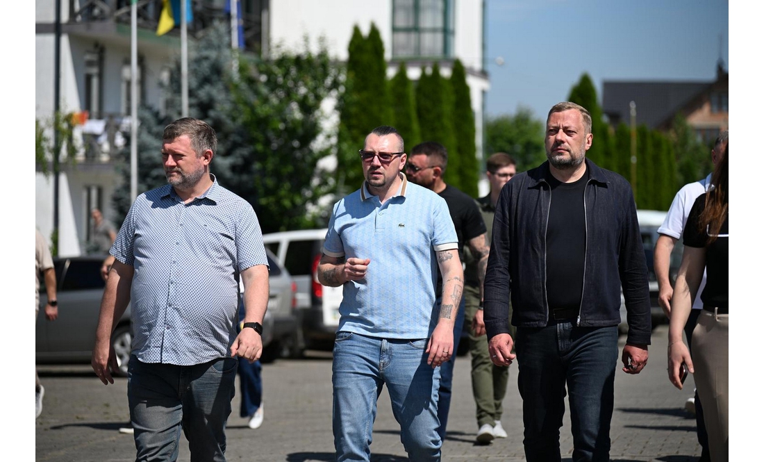 Училися керувати дронами й грали у футбол: як діти з Чернігівщини проводять літо на Буковині