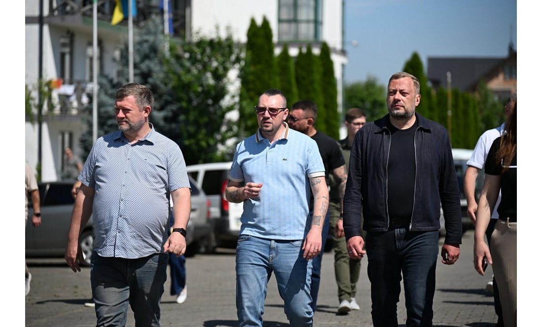 Училися керувати дронами й грали у футбол: як діти з Чернігівщини проводять літо на Буковині