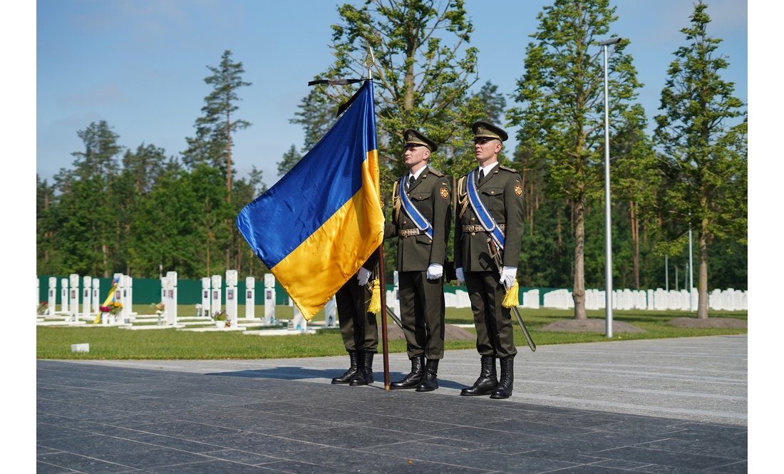 "Ми не знаємо їхніх імен, але знаємо ціну подвигу": на Київщині поховали 12 невпізнаних захисників