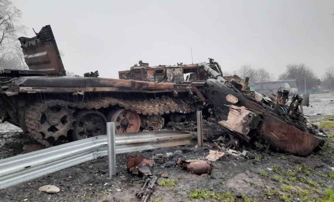 Бої у центрі Чернігівщини: біля Лосинівки десятки знищених  російських бойових машин