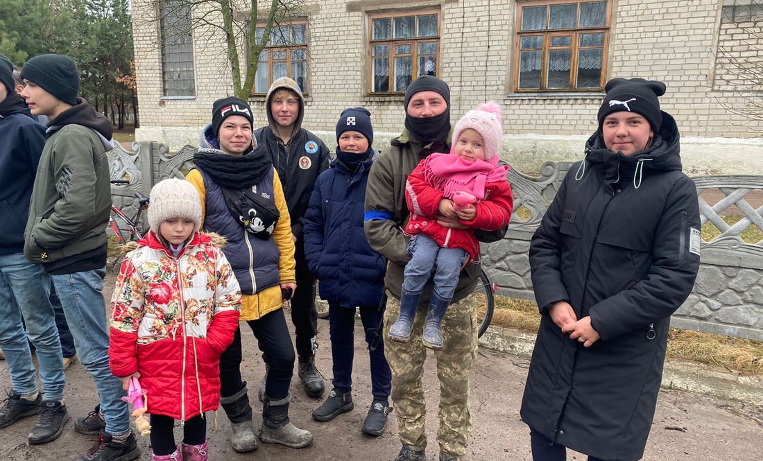 Після звільнення від росіян: у Шестовицю завезли першу гуманітарну допомогу та хліб