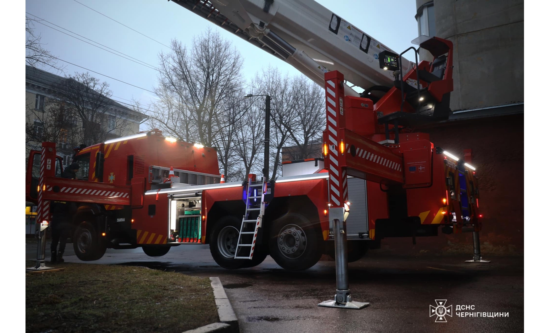 У Чернігові рятувальники випробовували підіймач-велетень