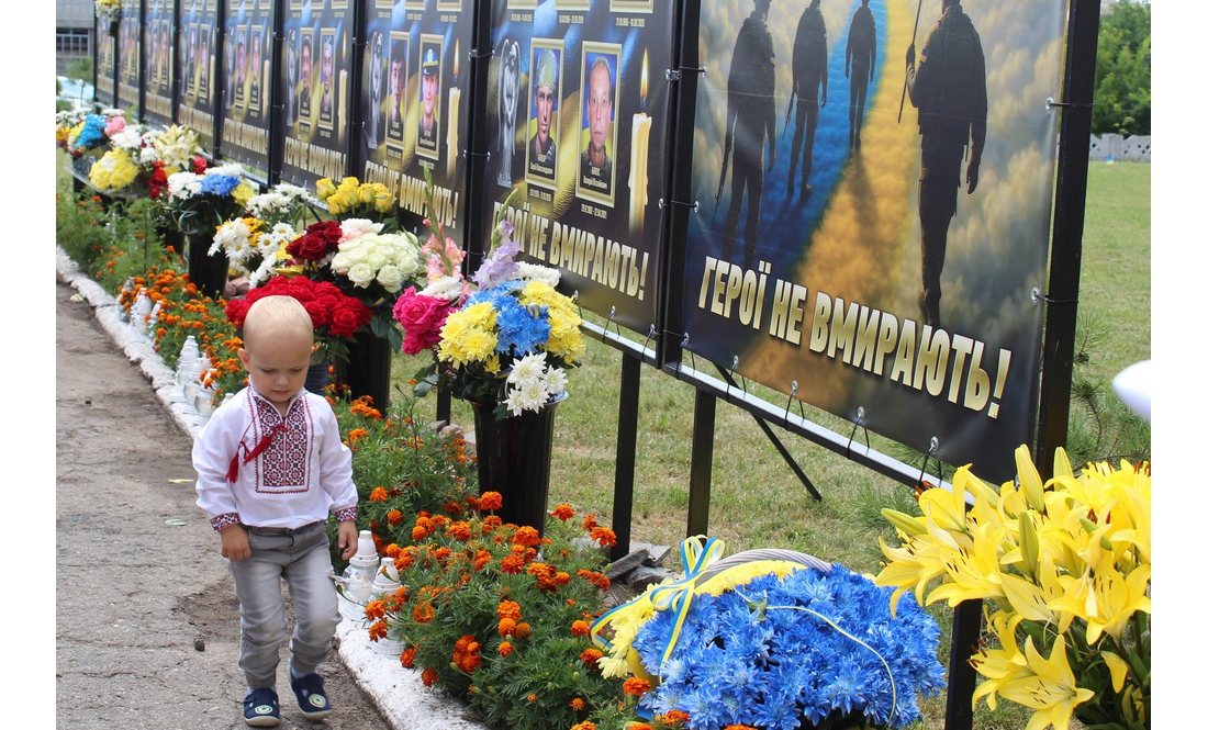 Сорок ангелів перемоги: у громаді відкрили Алею пам'яті полеглих героїв