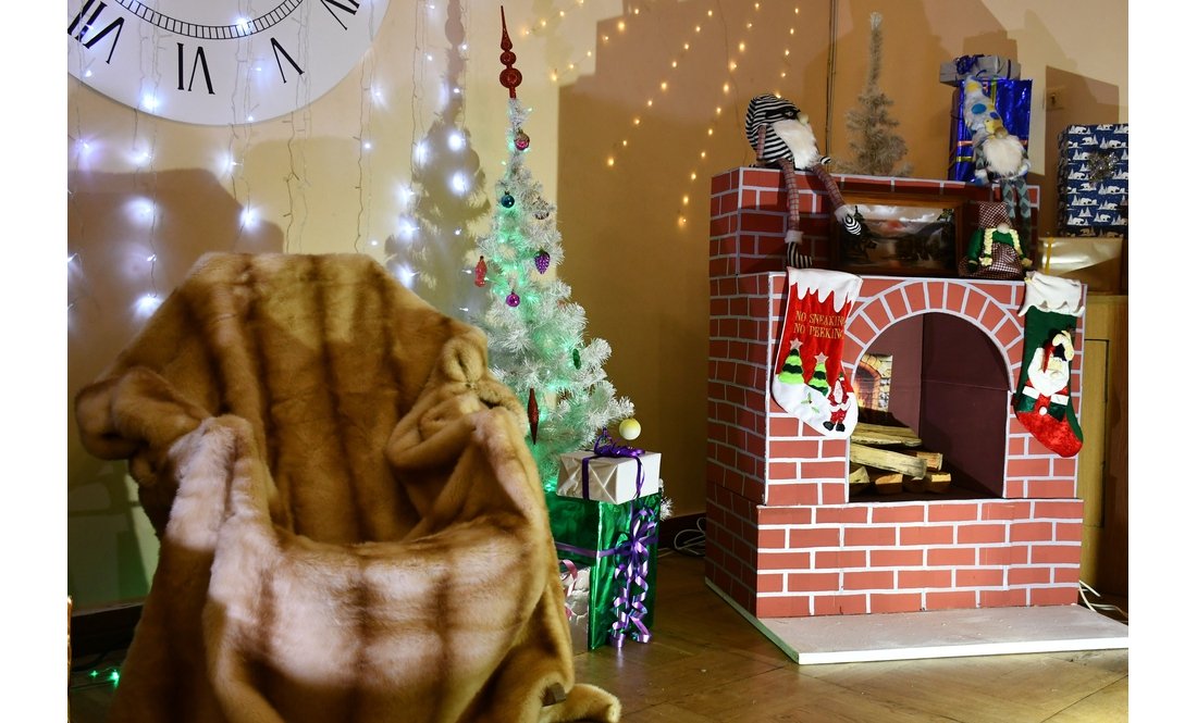 Концертмейстер став ніжинським святим Миколаєм: які подарунки просять діти