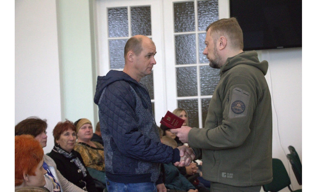 У Чернігівській ОВА передали нагороди родинам загиблих бійців