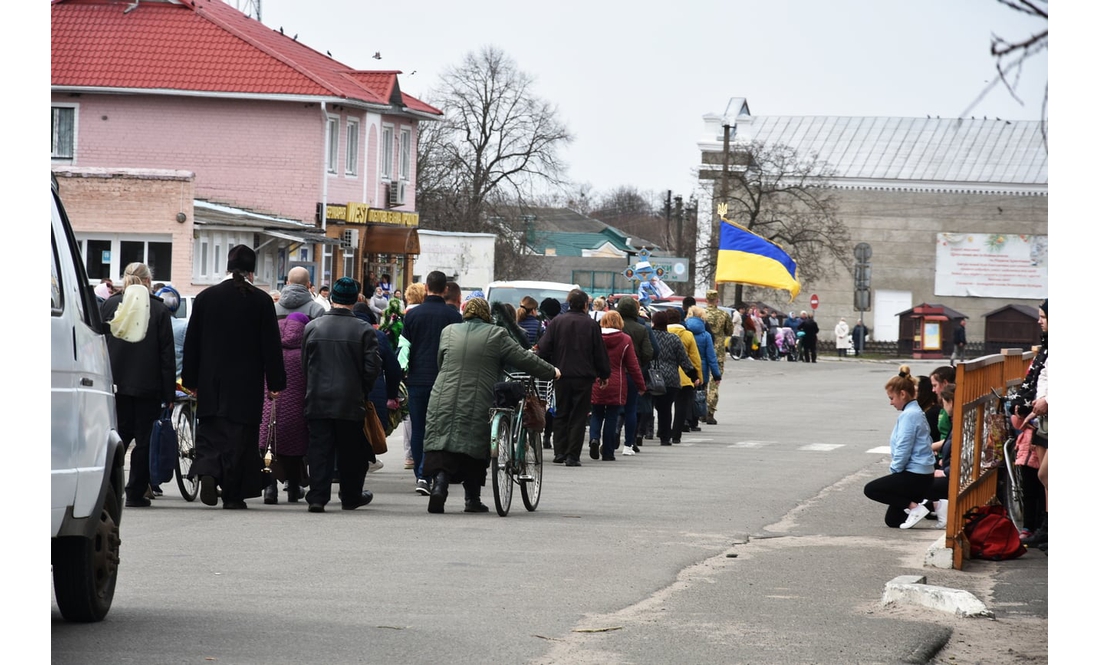 У Коропі прощалися з 27-річним героєм, який загинув у бою під Харковом