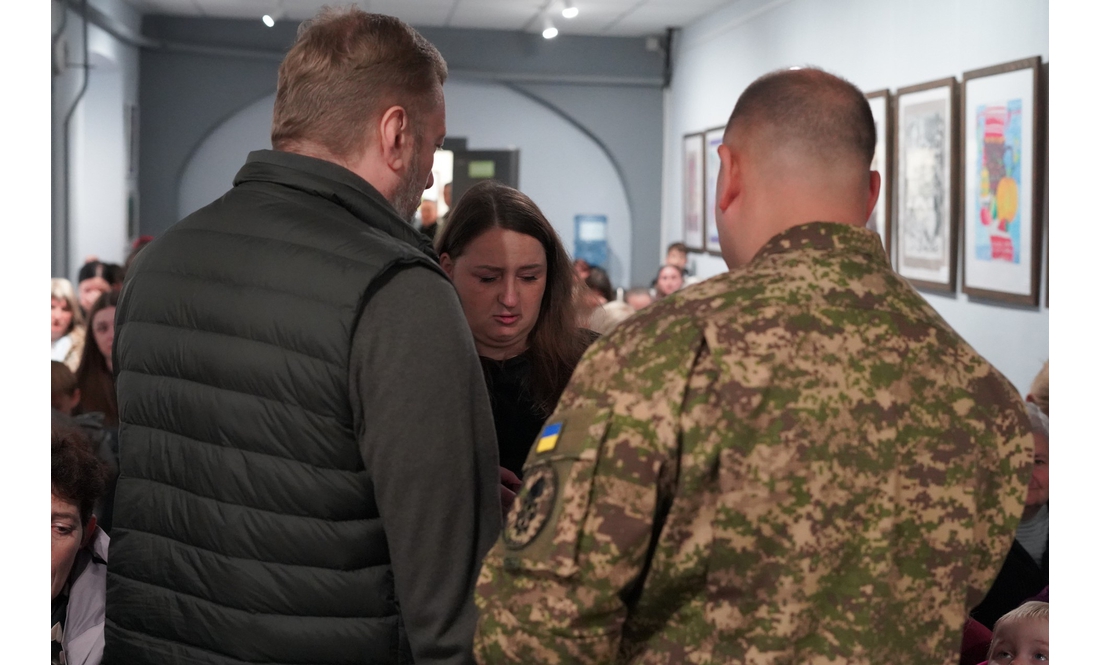 «Їхній голос більше не чути»: 54 родини з Чернігівщини отримали нагороди загиблих захисників