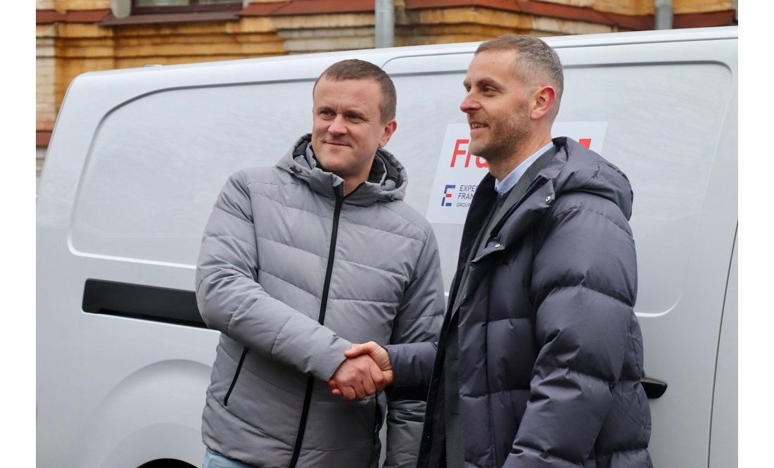 Три громади Чернігівщини отримали фургони від Франції