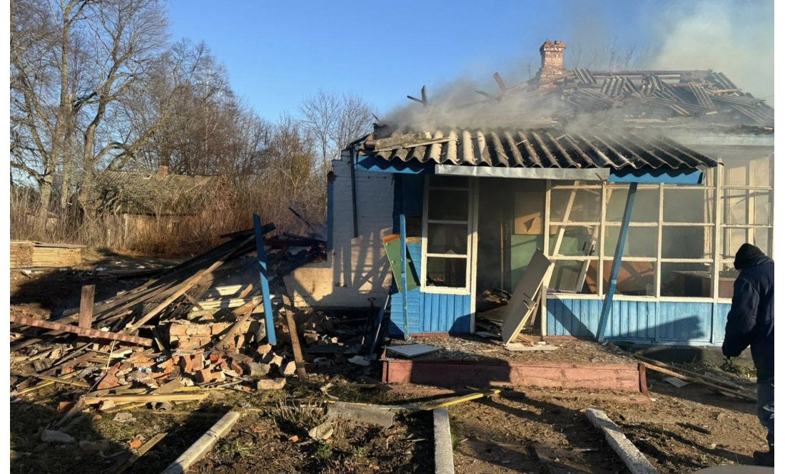 Росіяни розбомбили старостат у прикордонному селі на Чернігівщині