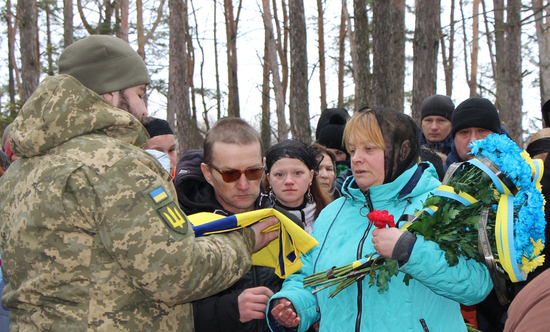На Чернігівщині поховали бійця, який загинув біля Вугледару