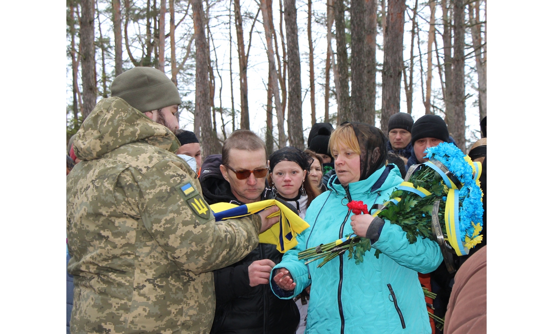 На Чернігівщині поховали бійця, який загинув біля Вугледару