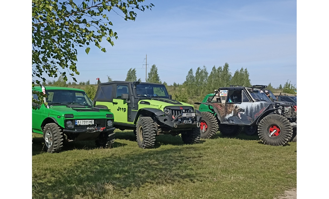 На змаганні позашляховиків зібрали кругленьку суму для ЗСУ